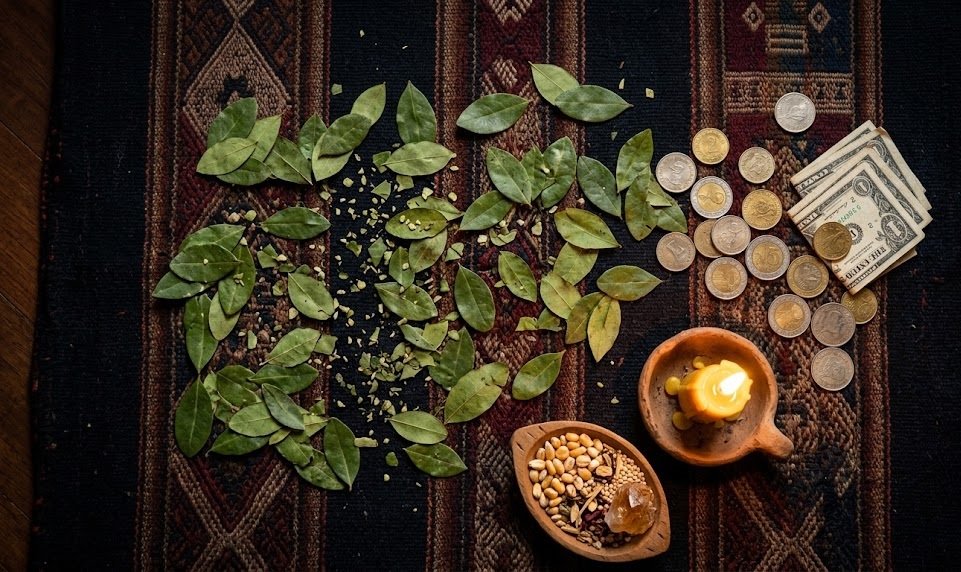 Ritual andino para la prosperidad y el trabajo — hojas de coca y abundancia con Yesi Romero